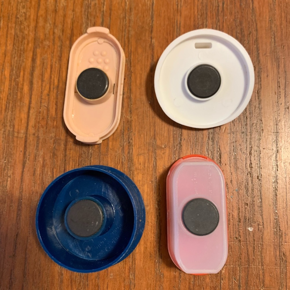12 Tupperware magnets - Picture 5 of 6